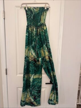 Green beachy leafy jumpsuit! Stretchy comfy!